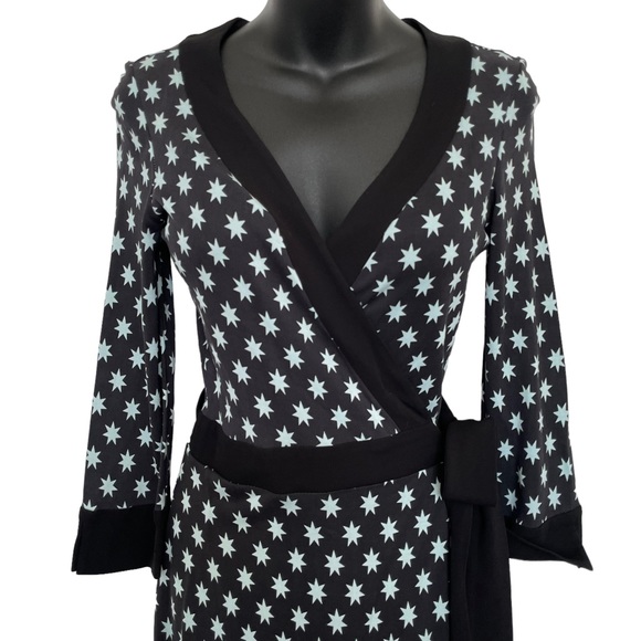 Diane Von Furstenberg Rare “Taurus" Banded Wrap Dress in Black/Pale Blue Size 6 - Picture 6 of 14